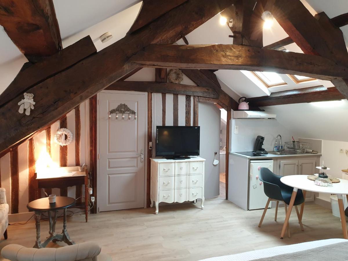 D'Anciennes "Chambres De Bonnes" Ονφλέρ Εξωτερικό φωτογραφία